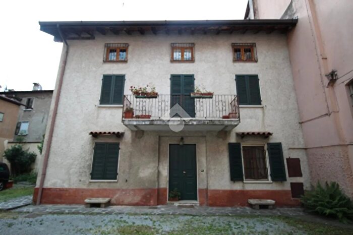 Casa quadrilocale in vendita in Via Alessandro Luzzago, Brescia