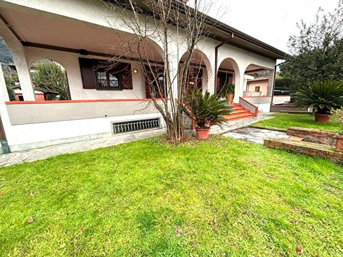 Casa con 7 locali in vendita in Omboni, Camaiore