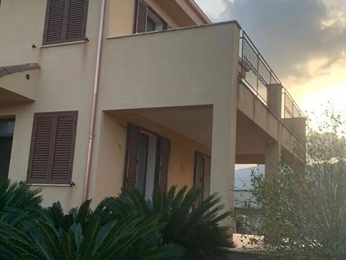 Casa con 8 locali in vendita in Via Magellano, Carini