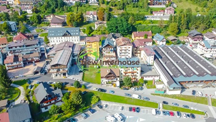 Casa con 10 locali in vendita in Piazza Mercato Tarvisio, Tarvisio