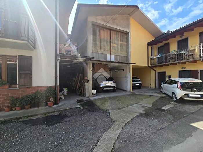 Casa trilocale in vendita in Piazza Papa Giovanni XXIII, Curno