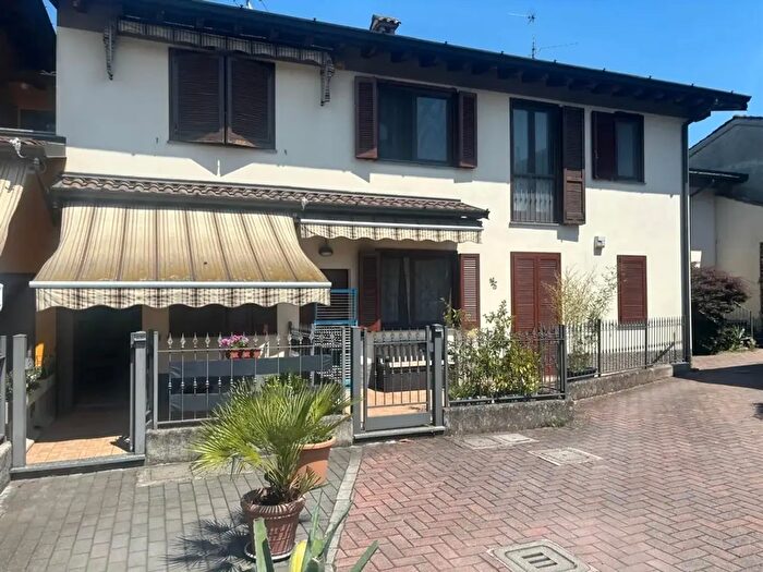 Casa trilocale in vendita in Cassano D'Adda