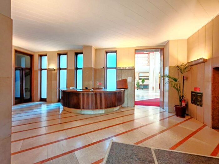 Appartamento trilocale in affitto in Viale Vittorio Veneto, Repubblica, Milano