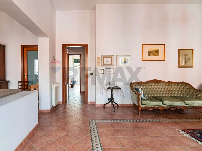 Casa con 8 locali in vendita in Via San Matteo, Giarre