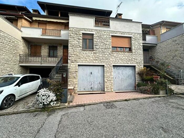 Casa con 6 locali in vendita in Strada Provinciale di San Benedetto, Assisi