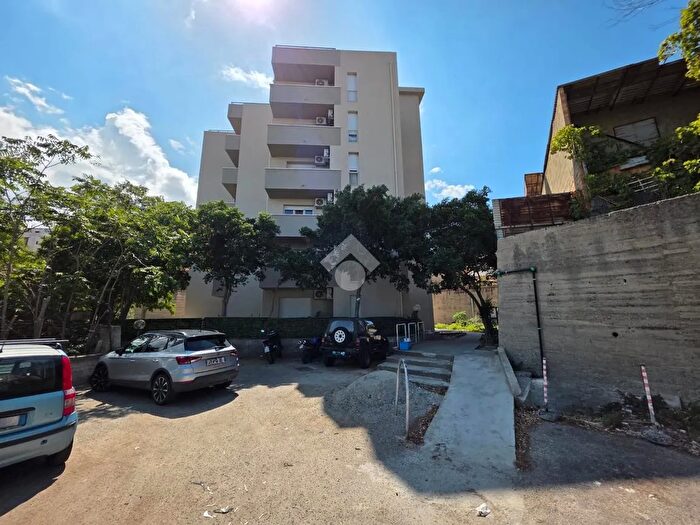 Appartamento trilocale in vendita in Via Reggio Modena, Reggio Calabria