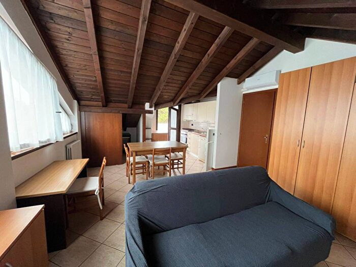 Appartamento bilocale in affitto in Viale Maggio, Cedrate, Gallarate