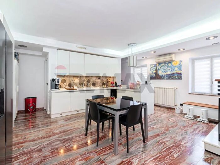 Casa quadrilocale in vendita in Via Cleofonte Campanini, Roma