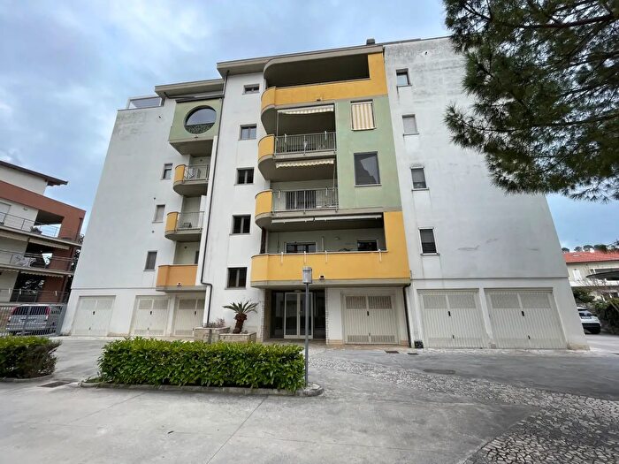 Appartamento con 6 locali in vendita in Via Pescara, Manoppello