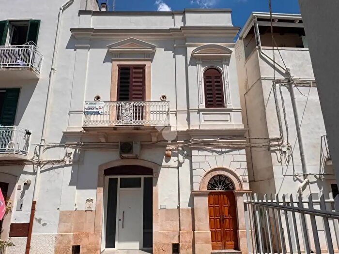 Casa quadrilocale in vendita in Via del Mercato, Gioia Del Colle