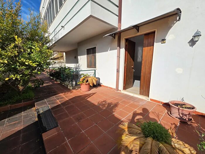 Appartamento con 5 locali in vendita in Via Rocco Scotellaro, Lecce