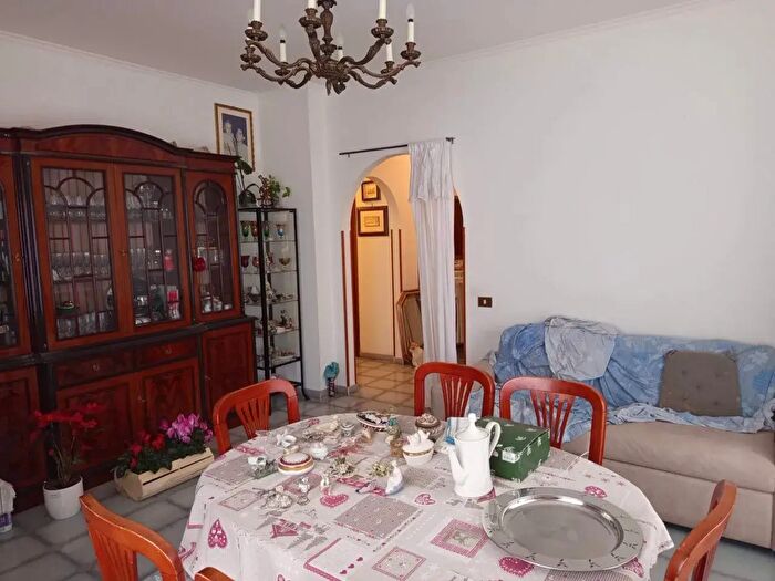 Appartamento quadrilocale in vendita in Via Condove, Roma