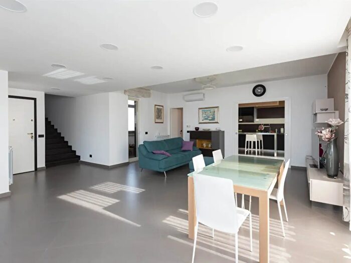 Appartamento quadrilocale in vendita in Via Giuseppe Bonaventura, Valverde