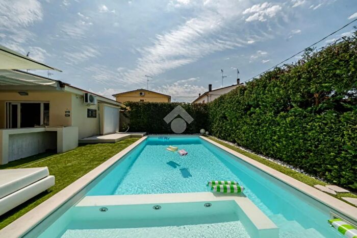 Casa con 5 locali in vendita in Via Europa, Baricella