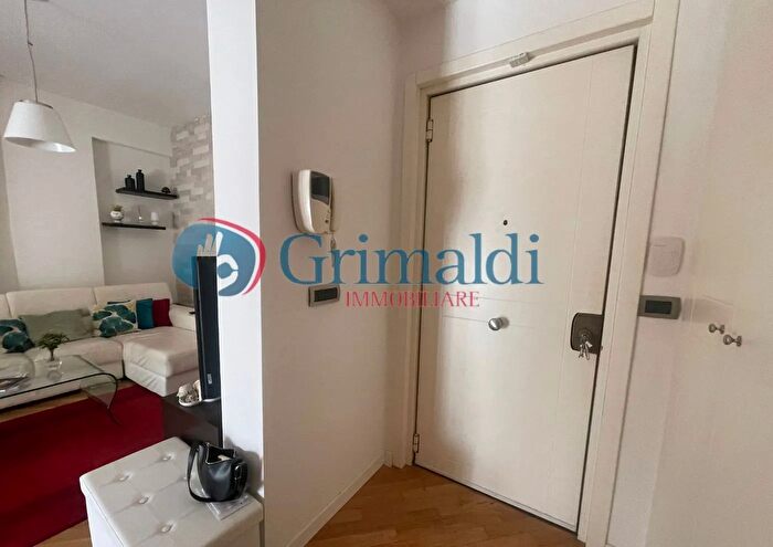 Appartamento trilocale in vendita in Via Rosina Anselmi, Palermo