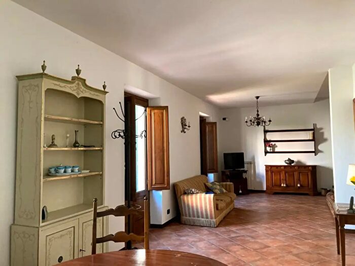 Casa con 7 locali in affitto in Capannori
