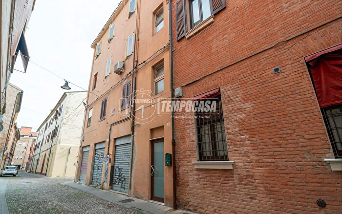 Appartamento quadrilocale in vendita in Via Gusmaria, Ferrara