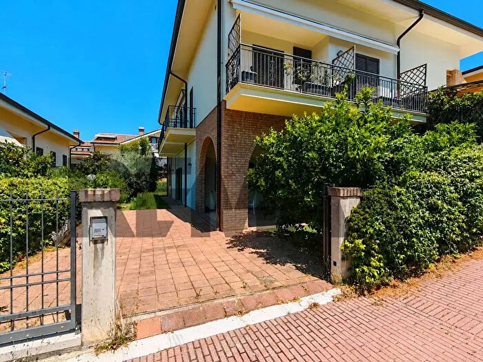 Appartamento quadrilocale in vendita in Via Incoronata C, Vasto