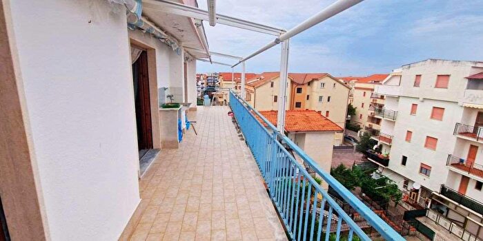 Appartamento trilocale in vendita in Via Pietro Mancini, Scalea