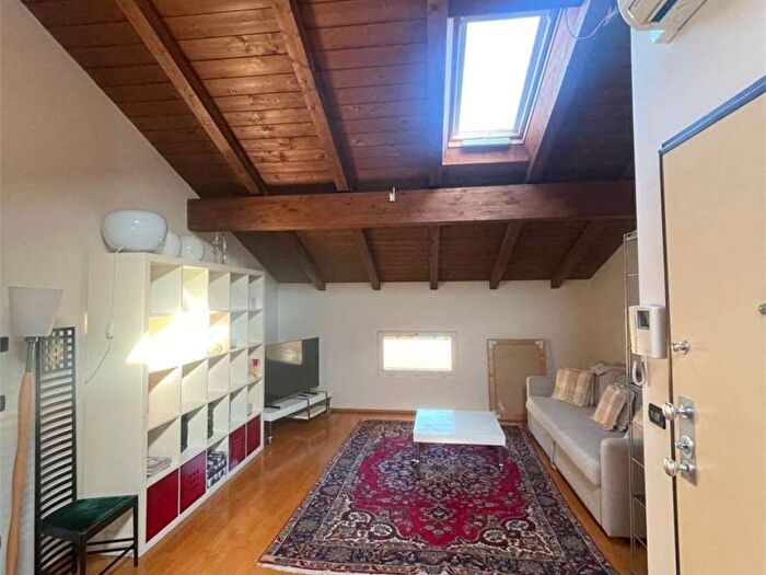 Appartamento quadrilocale in affitto in viale virginia reiter, Viali, Modena