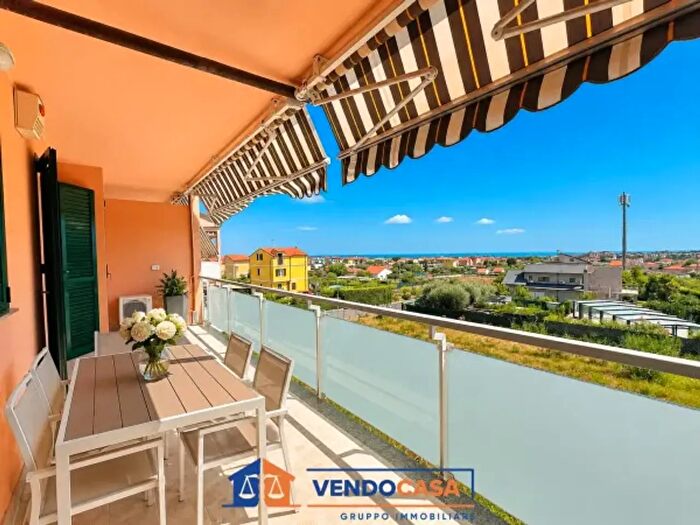 Appartamento trilocale in vendita in Via delle Fornaci, Loano