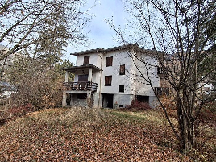 Casa con 6 locali in affitto in Via Scanapà, Centro, Castione della Presolana