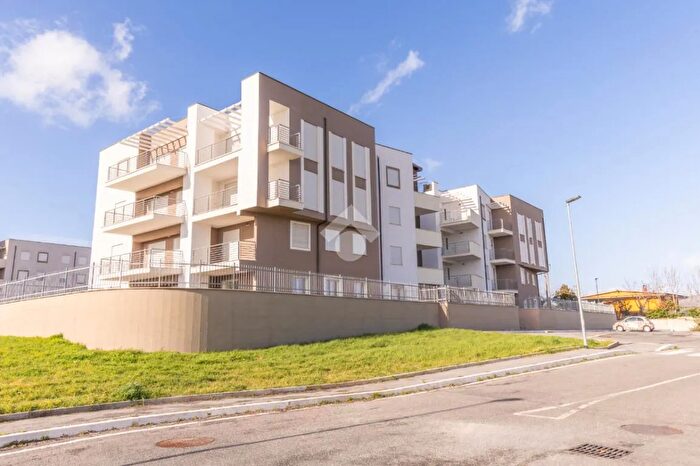 Appartamento trilocale in vendita in Via Casal Bianco, Guidonia Montecelio