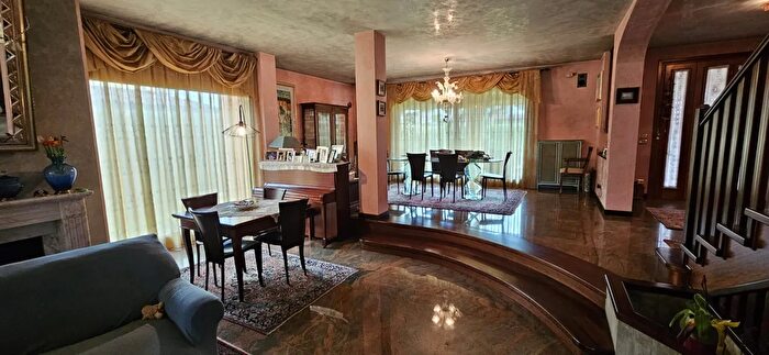 Casa con 7 locali in vendita in Via Monte Cengio, Vigonza