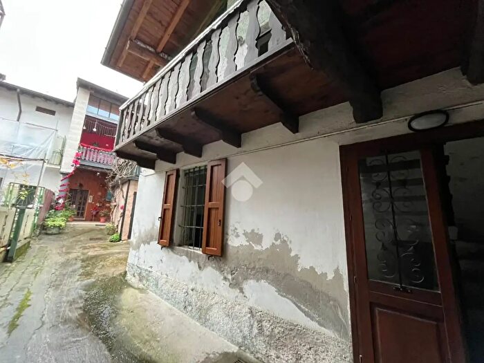 Casa trilocale in vendita in Via Fratelli Calvi, Mapello