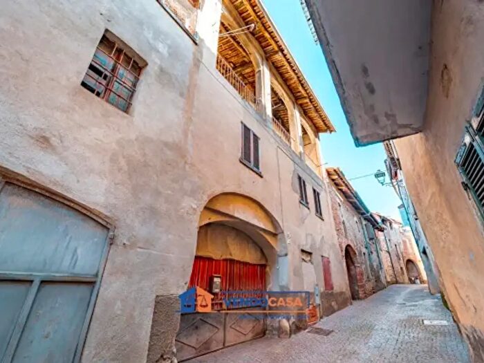 Casa con 6 locali in vendita in Via Principe Amedeo, Farigliano