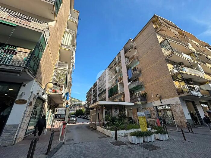 Appartamento quadrilocale in vendita in Via dell'Epomeo, Napoli