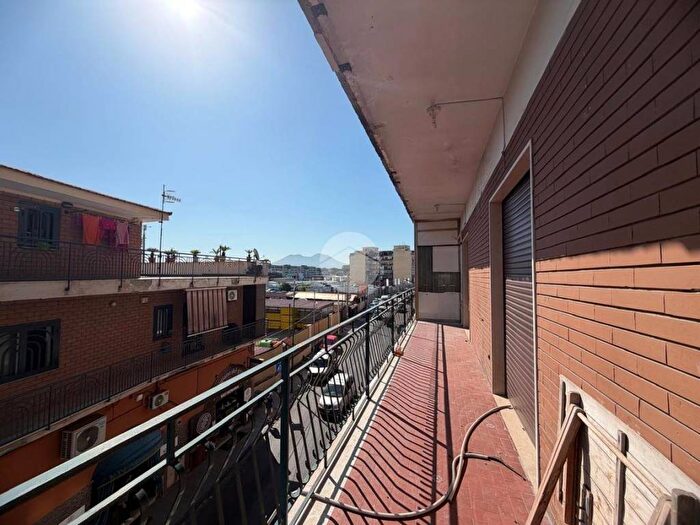Appartamento con 5 locali in affitto in Via Cassano, Secondigliano, Napoli