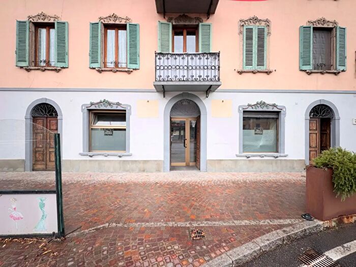 Casa trilocale in vendita in Via Provinciale, Pisogne