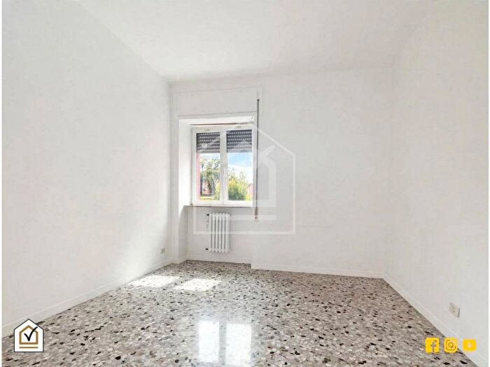 Appartamento con 5 locali in affitto in Via Giulio Petroni, Poggiofranco, Bari