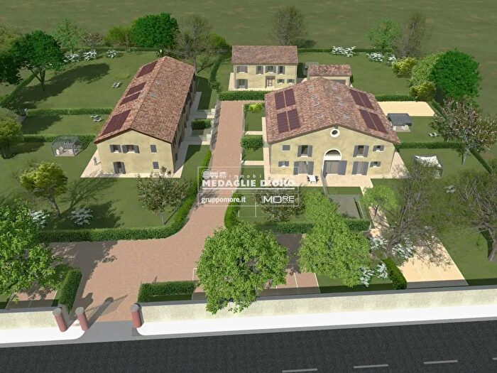 Casa con 10 locali in vendita in Strada Contrada, Modena