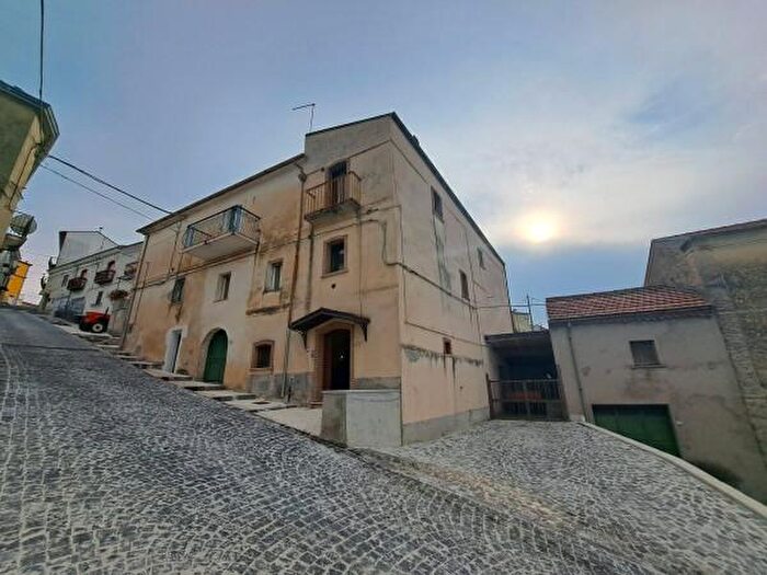 Casa con 6 locali in vendita in Via San Sebastiano, Pettoranello Del Molise