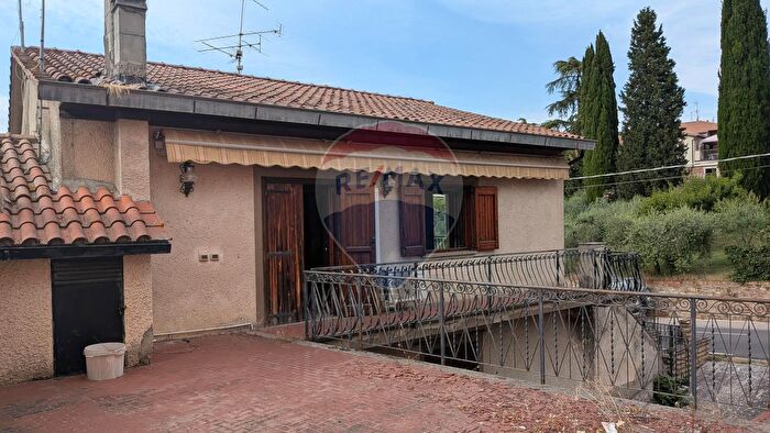 Appartamento con 5 locali in vendita in Castiglione Del Lago