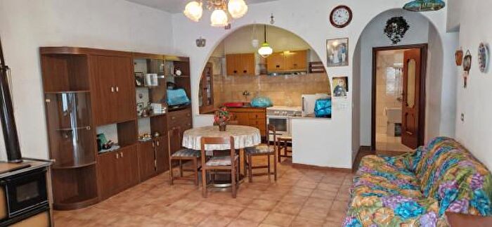 Appartamento con 5 locali in vendita in Via Silvano, Cairano