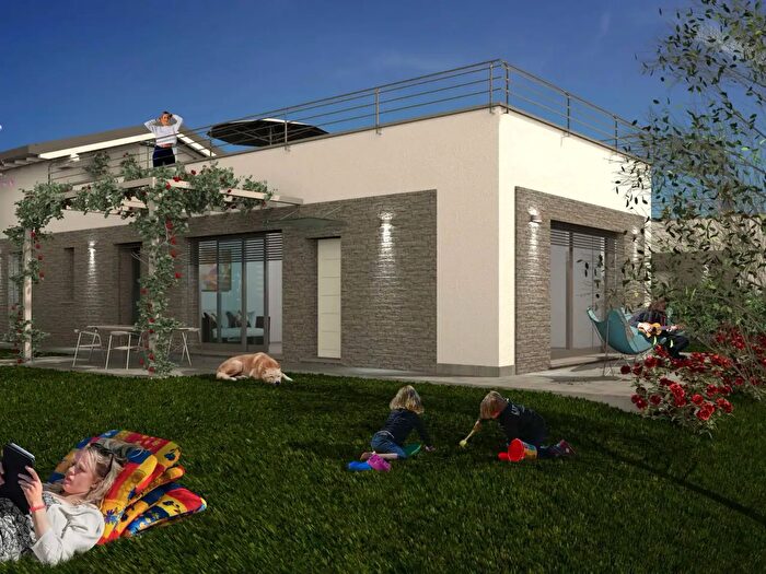 Casa quadrilocale in vendita in Via Alesandro Volta, Guanzate