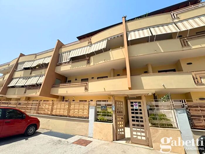 Appartamento trilocale in vendita in Via Antonio Oratino, Pomigliano D'Arco