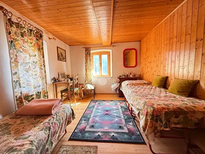 Casa con 10 locali in vendita in Via Chiesa, Altavalle