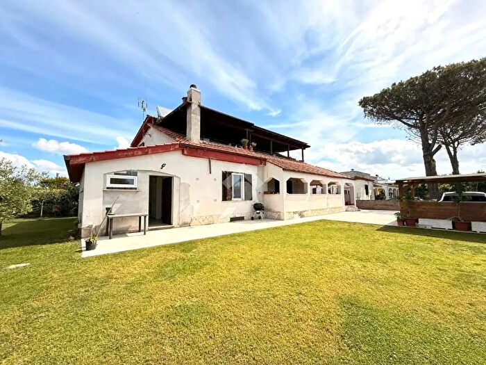 Casa con 5 locali in vendita in Via Stromboli, Aprilia