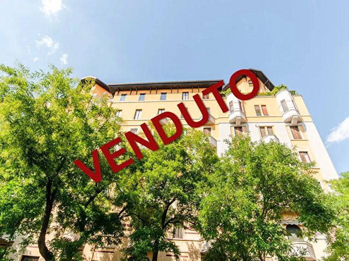 Appartamento quadrilocale in vendita in Piazza Guardi, Milano