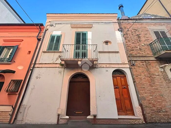 Casa quadrilocale in vendita in Via San Francesco dAssisi, Vasto
