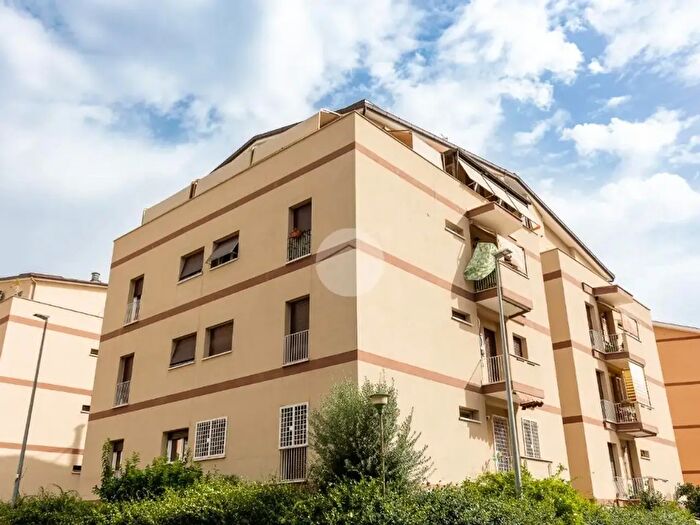 Appartamento trilocale in vendita in Via Pieve Ligure, Roma