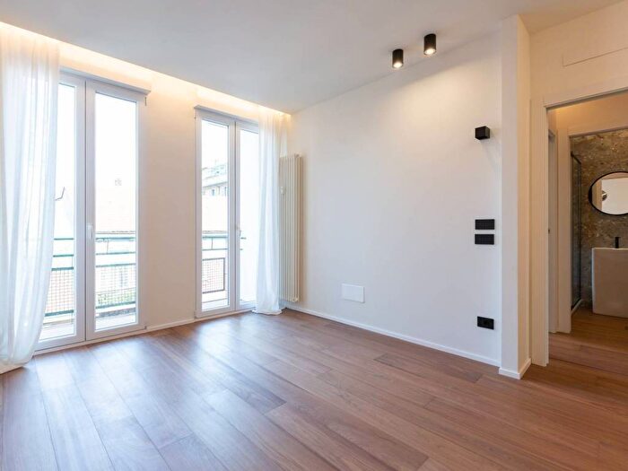 Appartamento trilocale in vendita in Via Angelo Poliziano, Sempione, Milano