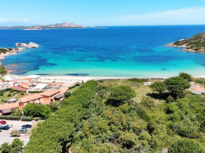 Casa con 7 locali in vendita in Baia Sardinia Via dei Pini Snc, Arzachena