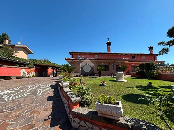 Casa con 6 locali in vendita in Via Orazio, Genzano Di Roma