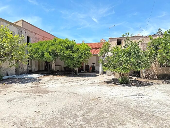 Casa con 6 locali in vendita in Lunamatrona