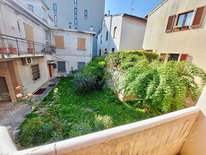 Appartamento con 7 locali in vendita in Via Cavour, Fabriano